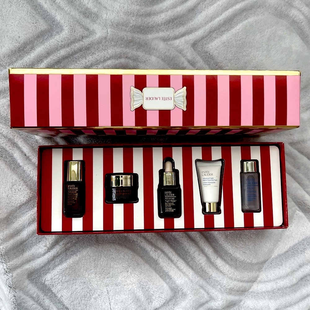 Estée Lauder Nighttime Experts.